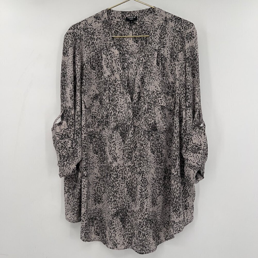 Torrid Harper Plus Women's Animal Print Tab Sleeve Gray/Black /Cream Top Size 4